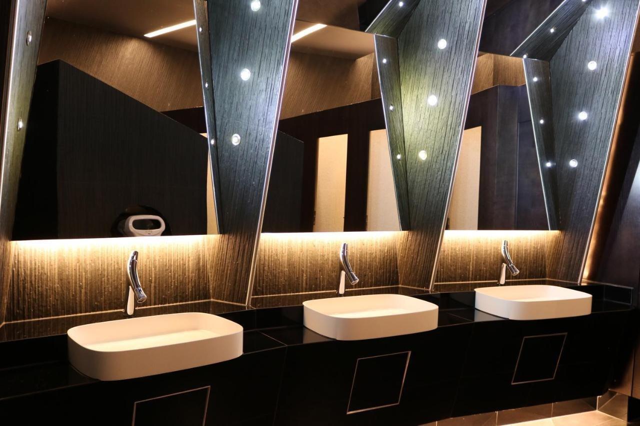 Hotel International Prishtina & Spa Пристина Екстериор снимка