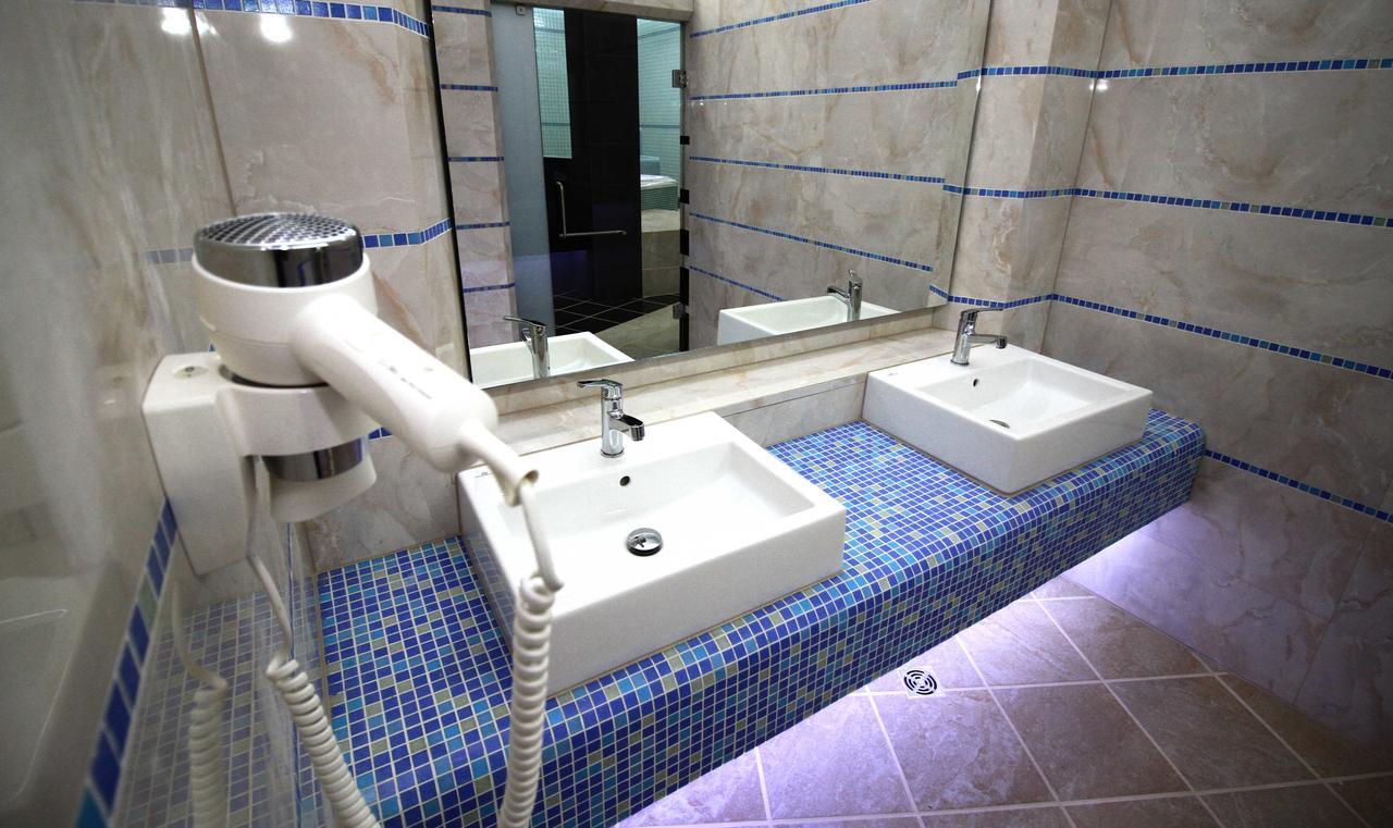 Hotel International Prishtina & Spa Пристина Екстериор снимка