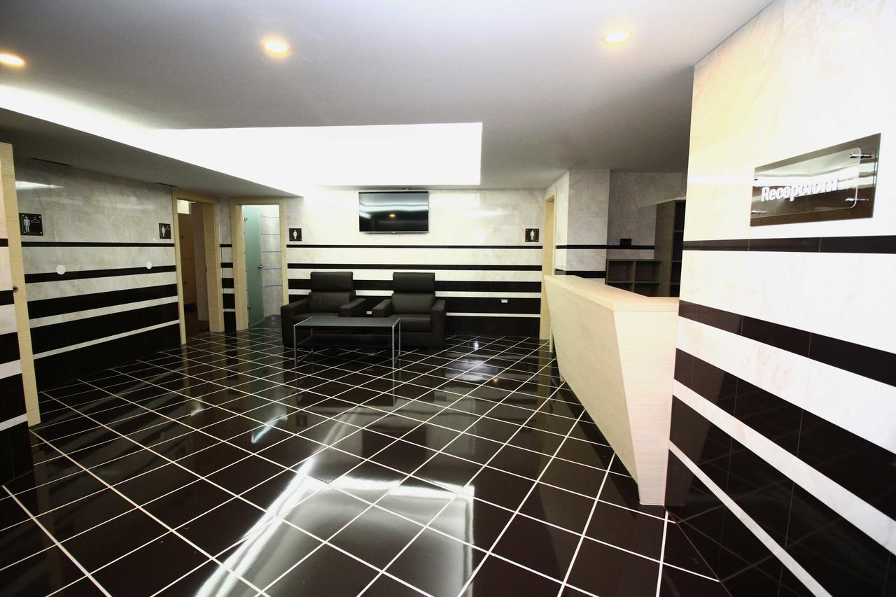 Hotel International Prishtina & Spa Пристина Екстериор снимка