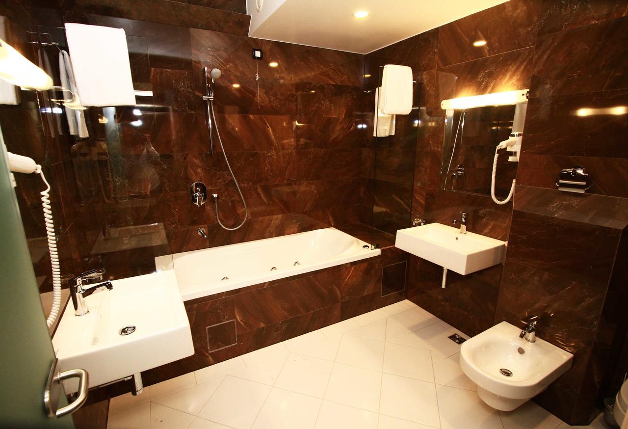 Hotel International Prishtina & Spa Пристина Екстериор снимка