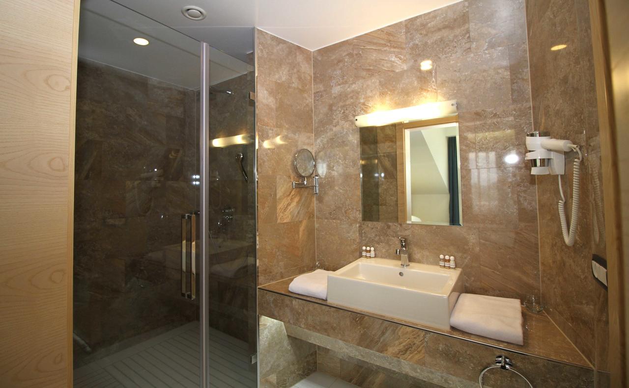Hotel International Prishtina & Spa Пристина Екстериор снимка