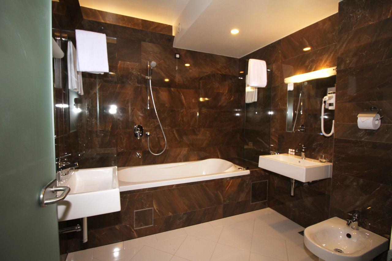 Hotel International Prishtina & Spa Пристина Екстериор снимка