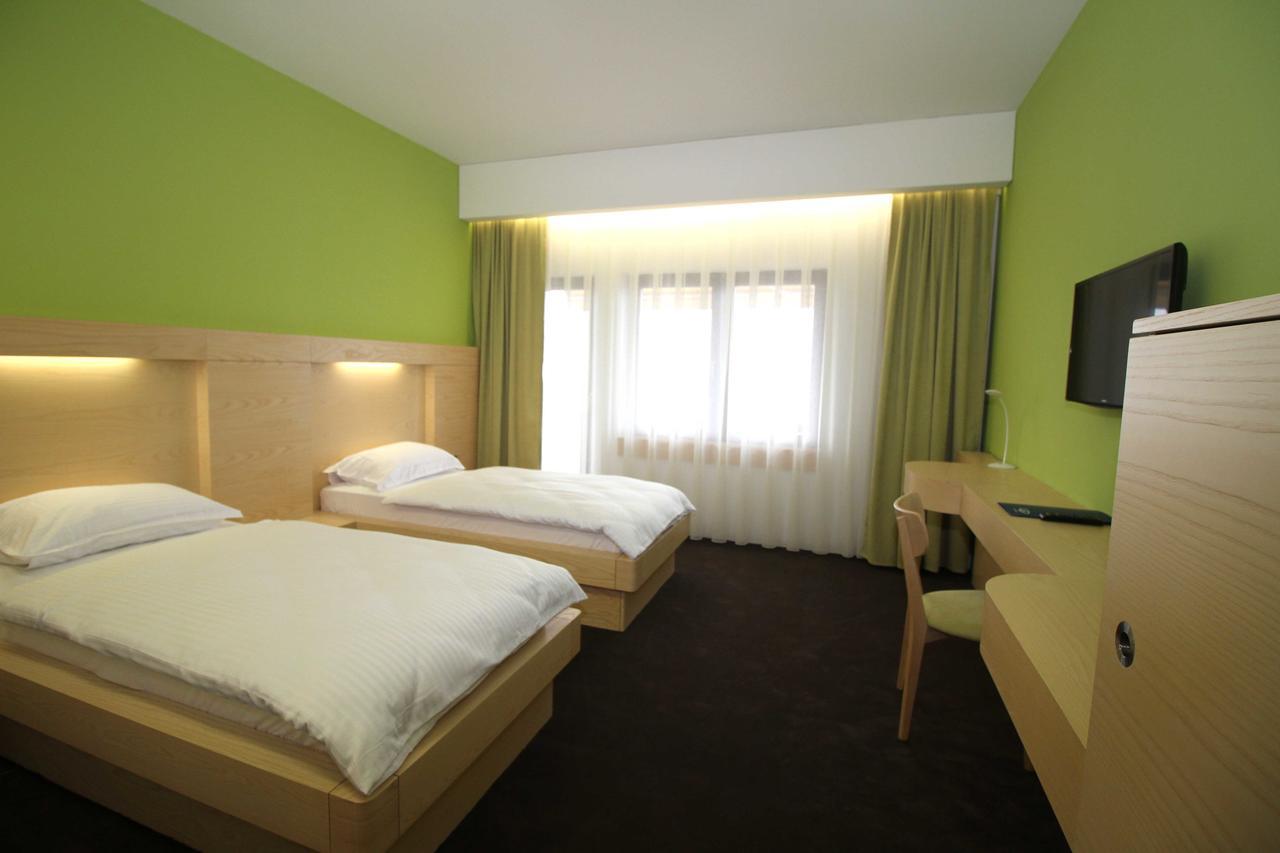 Hotel International Prishtina & Spa Пристина Екстериор снимка