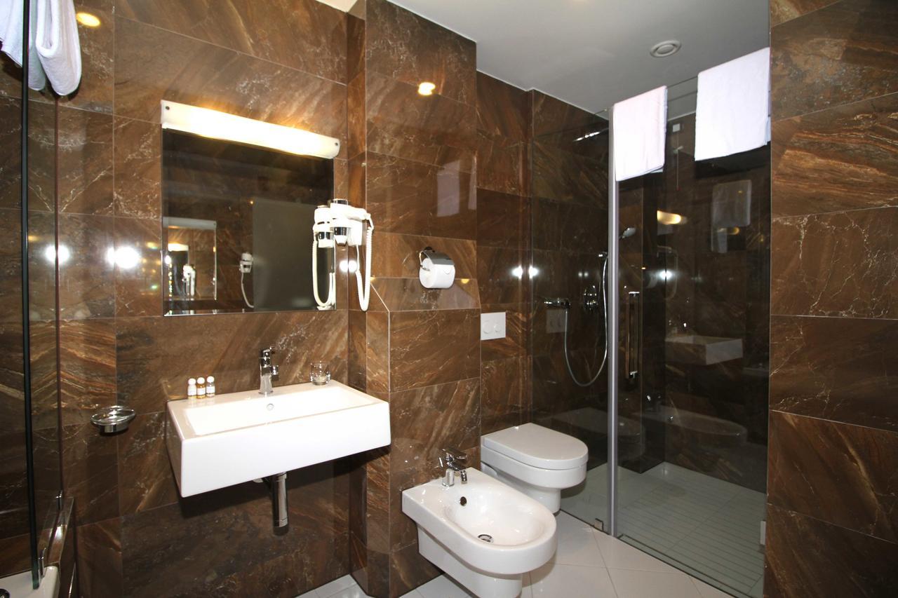 Hotel International Prishtina & Spa Пристина Екстериор снимка