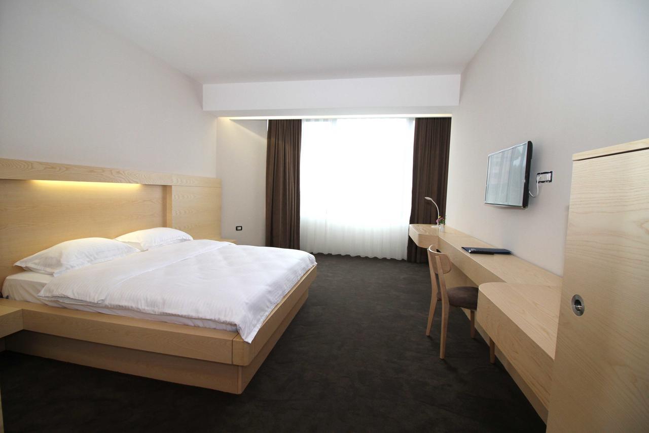 Hotel International Prishtina & Spa Пристина Екстериор снимка