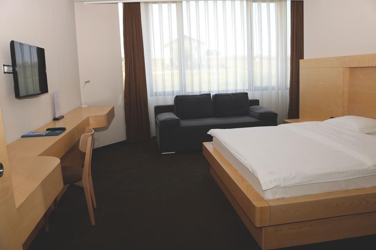 Hotel International Prishtina & Spa Пристина Екстериор снимка