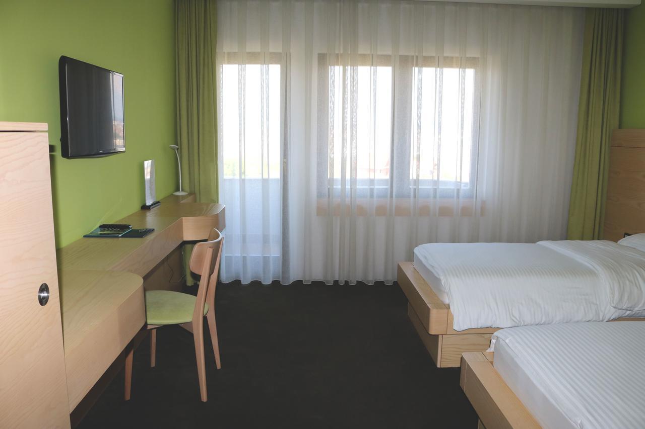 Hotel International Prishtina & Spa Пристина Екстериор снимка