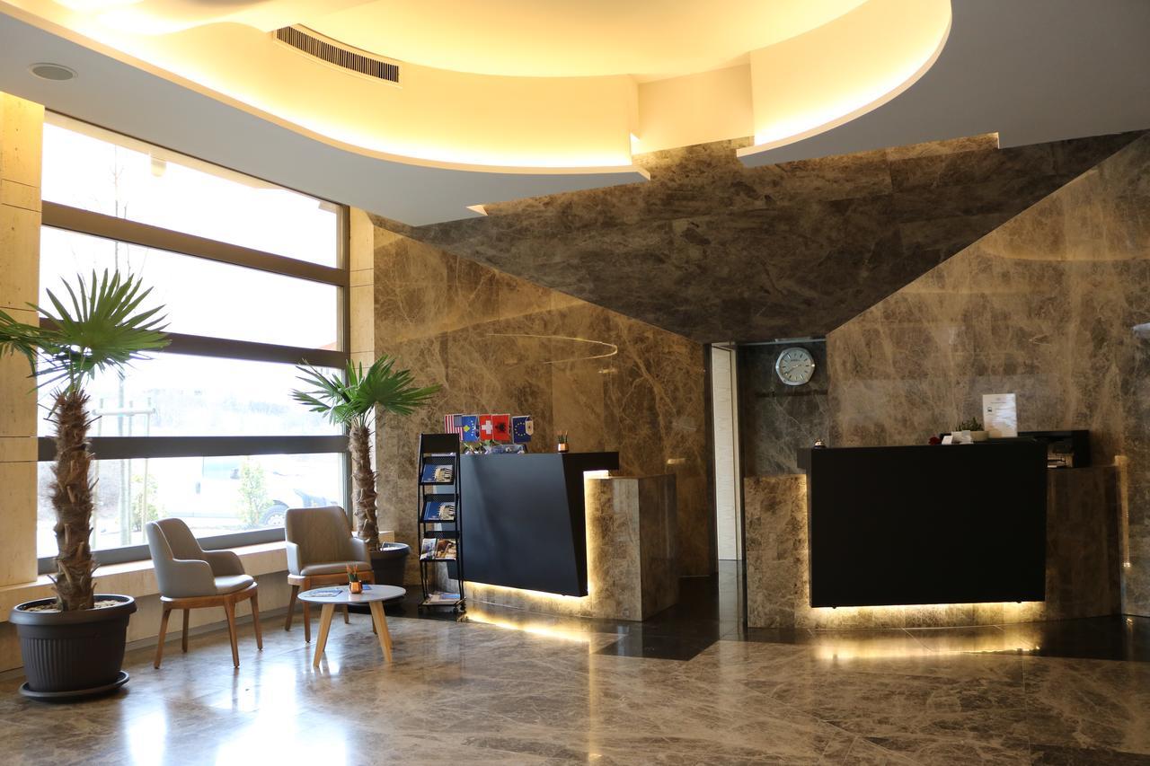 Hotel International Prishtina & Spa Пристина Екстериор снимка