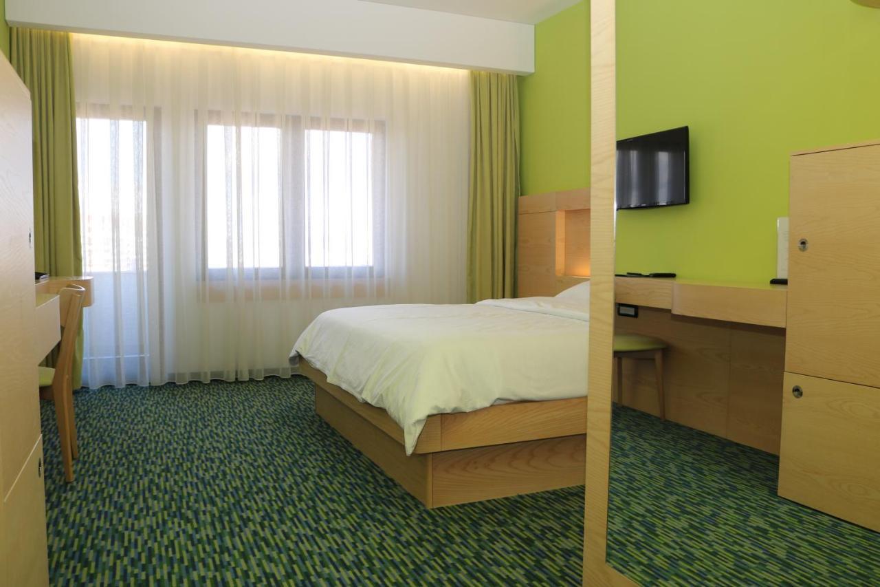 Hotel International Prishtina & Spa Пристина Екстериор снимка